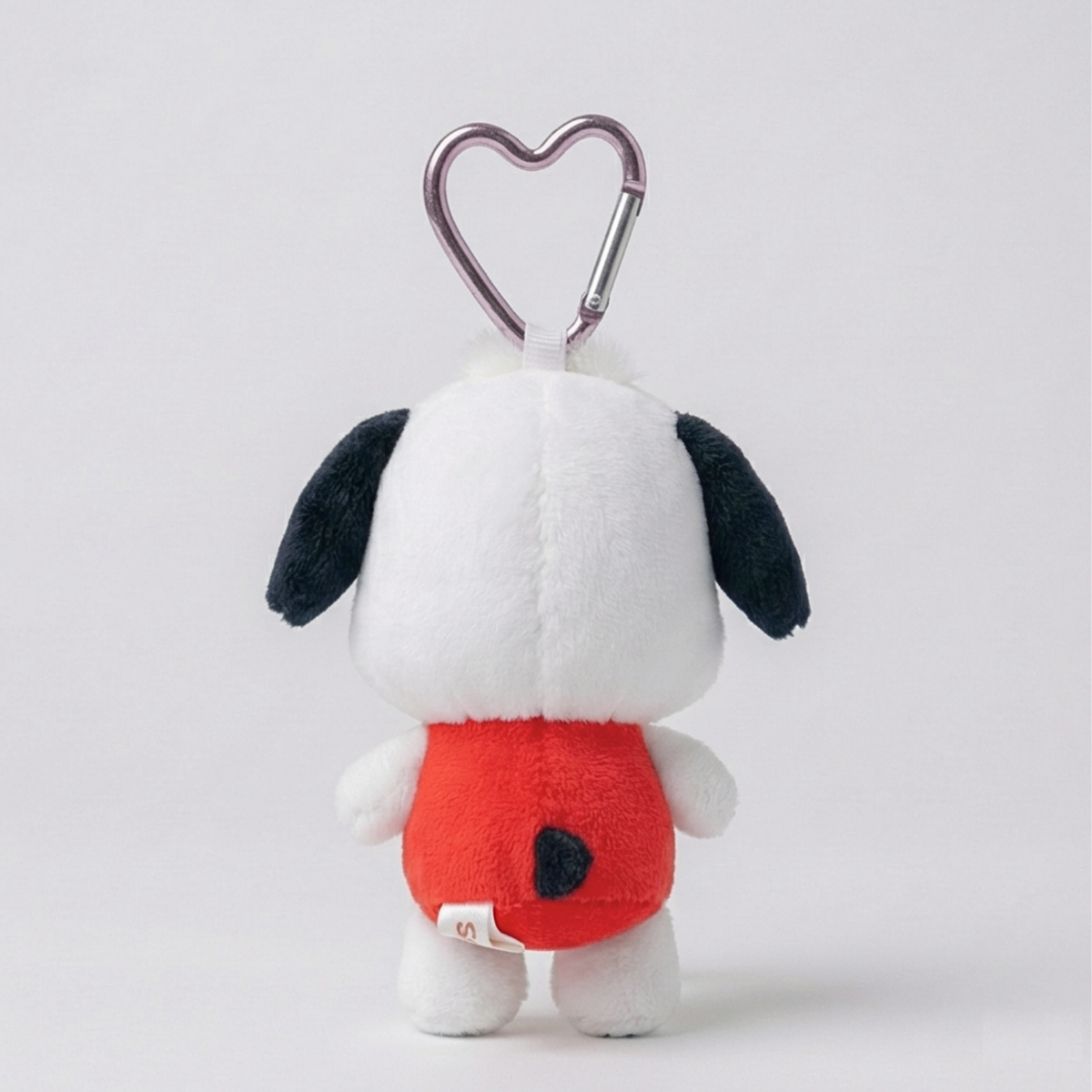 Back of the Sanrio Pochacco mini mascot plush heart carabiner backside.